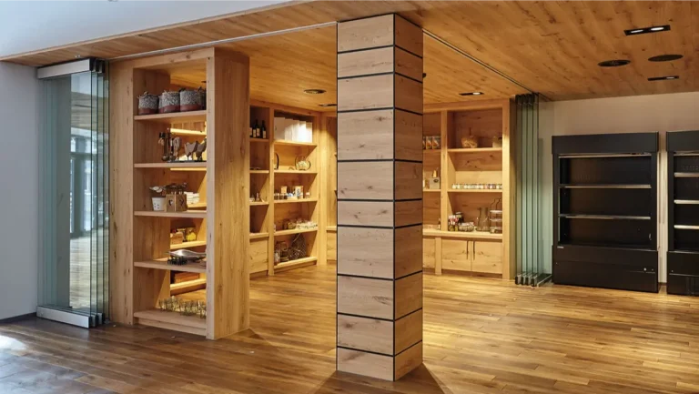 Horizontal sliding wall 19