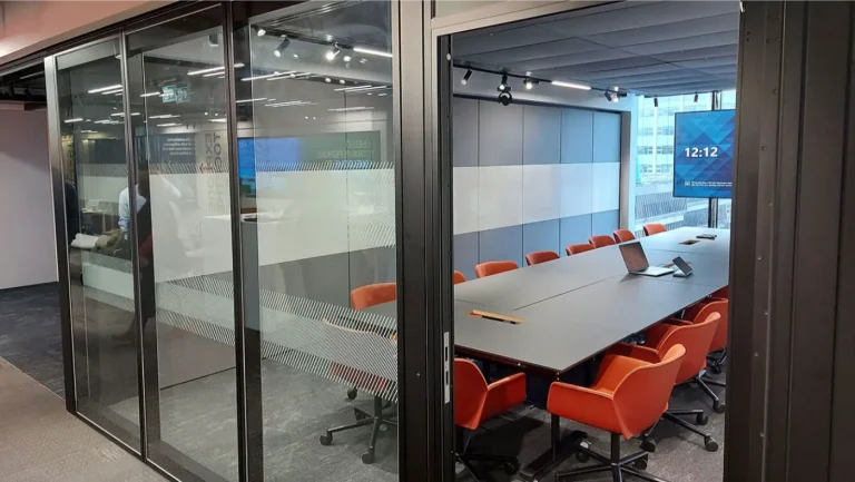 Variflex glass partitions 06