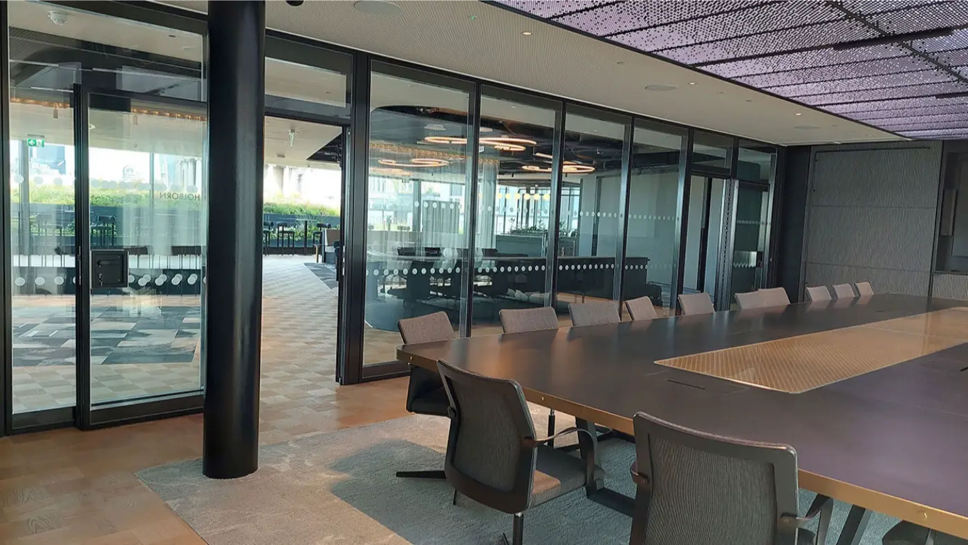 Variflex glass partitions  11