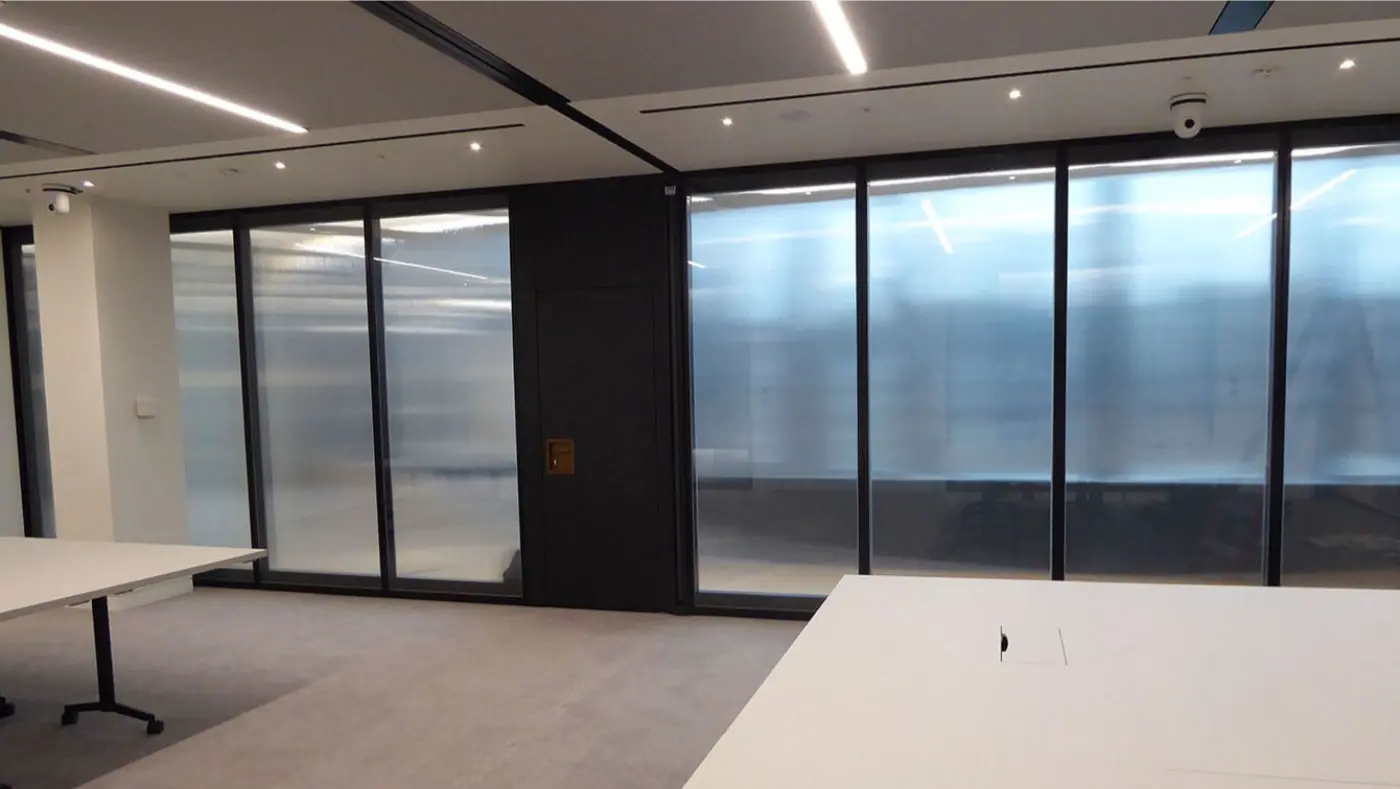 Variflex glass partitions  18